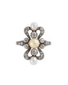AN EARLY 20TH CENTURY FRENCH GOLD, DIAMOND AND PEARL RING, CIRCA 1900