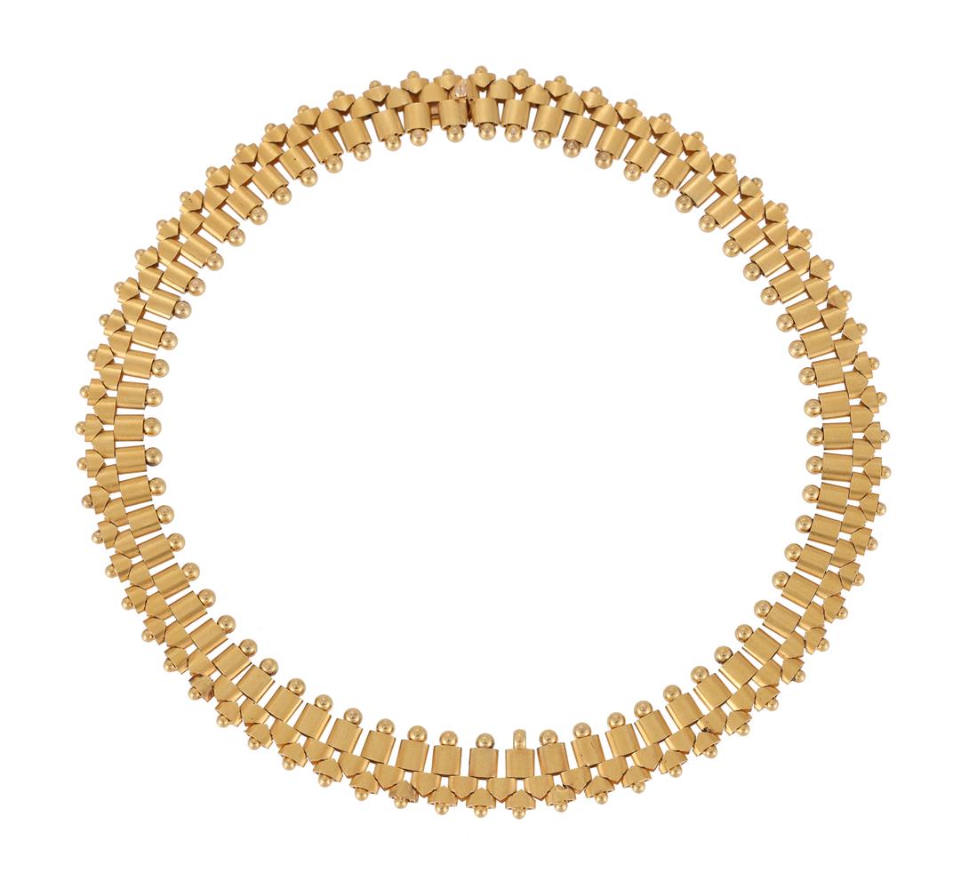 A LATE VICTORIAN GOLD NECKLACE, CIRCA 1880