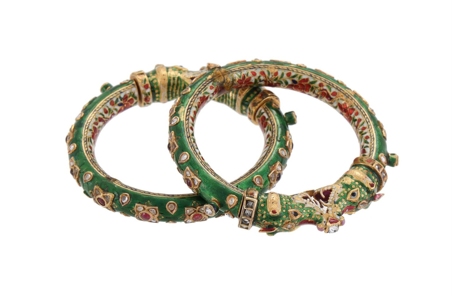 A PAIR OF 19TH CENTURY INDIAN GOLD, GEM AND JAIPUR ENAMELLED MAKARA HEAD KADA BANGLES - Image 3 of 3