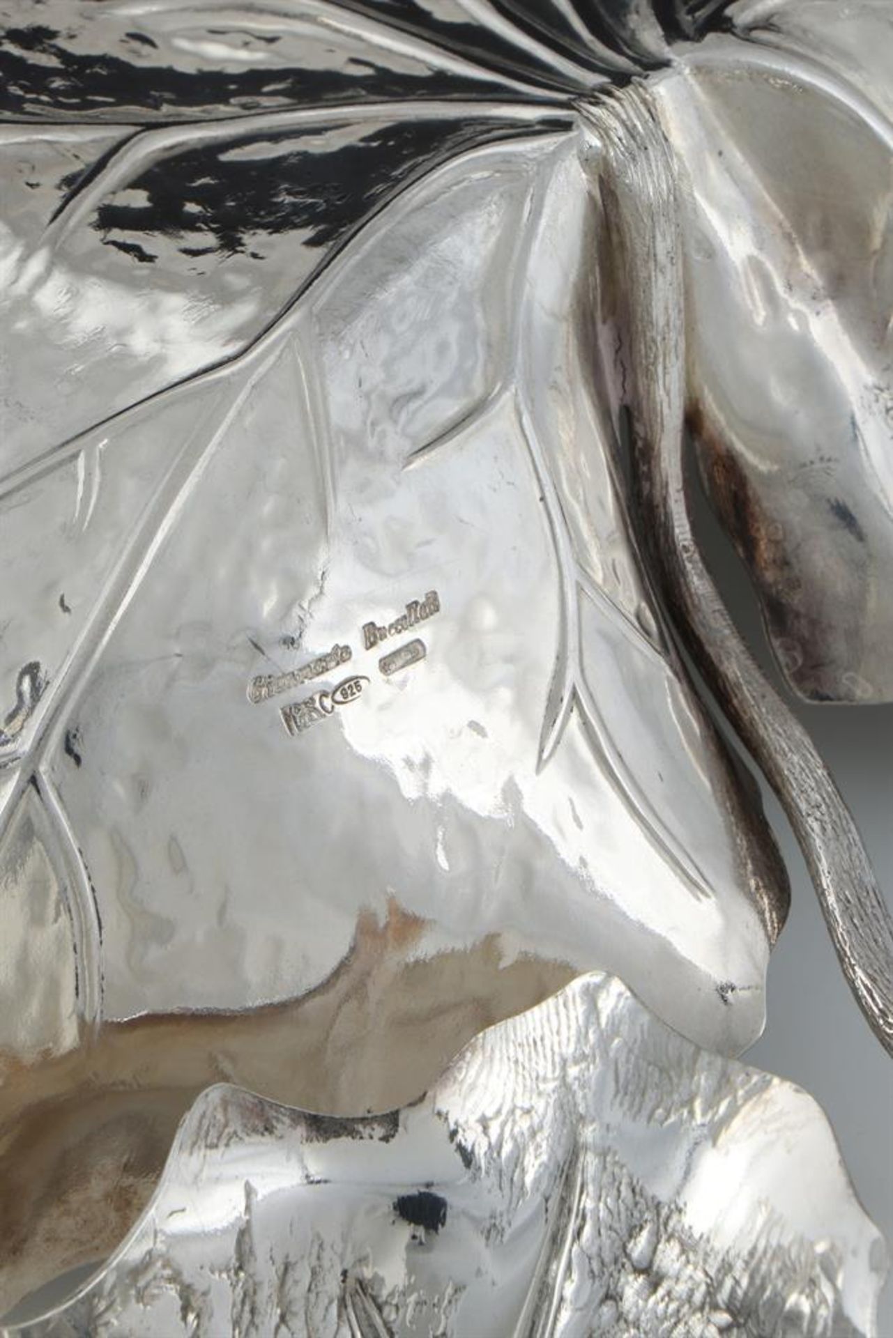 A PAIR OF ITALIAN SILVER COLOURED LEAF SHAPED DISHES - Image 2 of 2