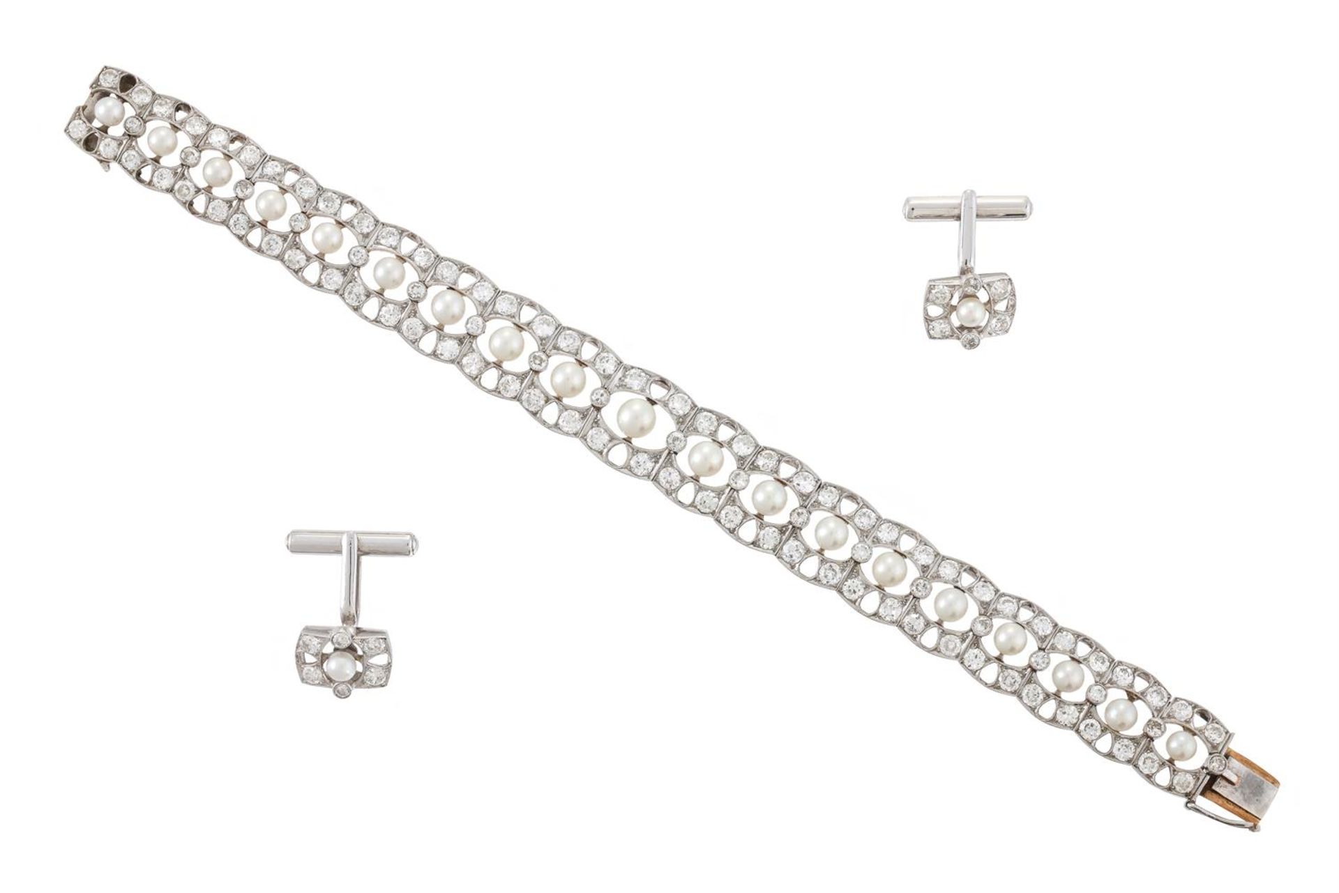 A 1930S DIAMOND AND CULTURED PEARL BRACELET
