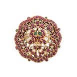 AN EARLY 20TH CENTURY INDIAN RUBY, RED STONE, EMERALD AND DIAMOND SET BROOCH/HAIR ORNAMENT