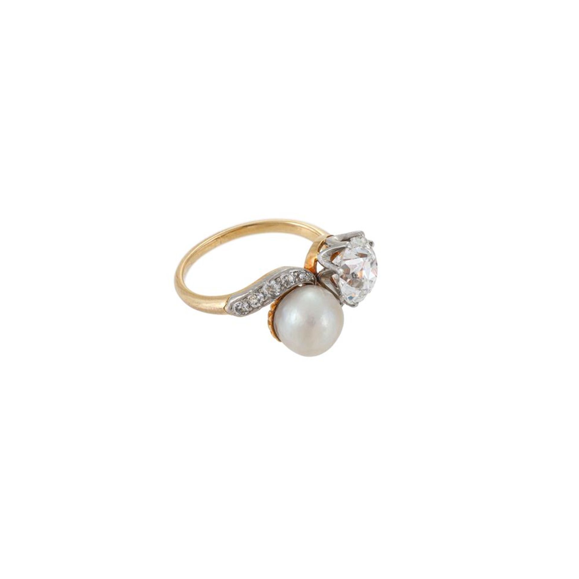A DIAMOND AND PEARL CROSSOVER RING, FIRST HALF OF THE 20TH CENTURY - Bild 2 aus 2