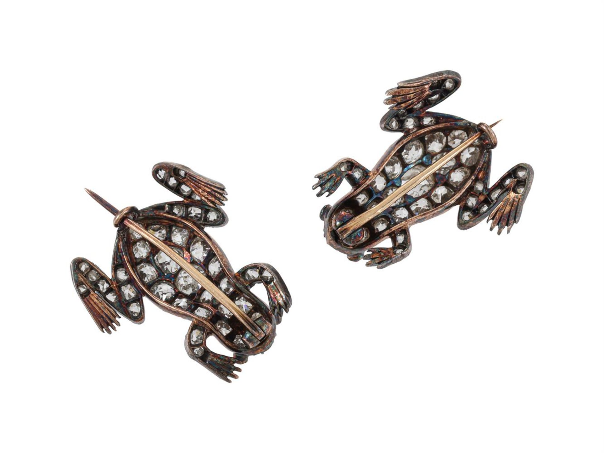 A PAIR OF DIAMOND FROG BROOCHES - Image 3 of 3