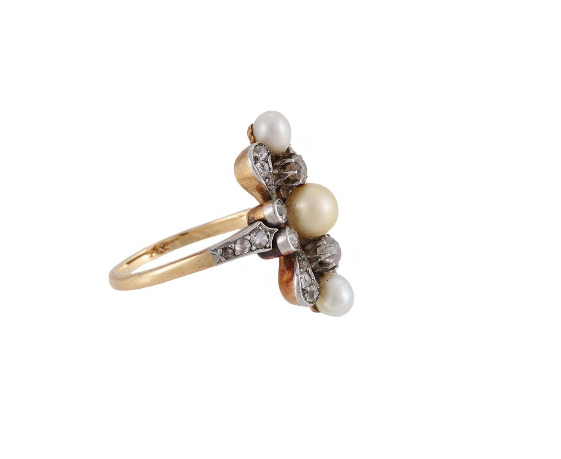 AN EARLY 20TH CENTURY FRENCH GOLD, DIAMOND AND PEARL RING, CIRCA 1900 - Bild 2 aus 2