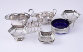 A COLLECTION OF SILVER ITEMS