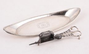AN IRISH GEORGE III SILVER OVAL SNUFFER TRAY