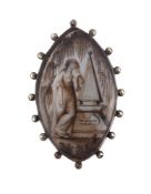 Y AN ANTIQUE MOURNING BROOCH