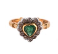 AN 18 CARAT GOLD, EMERALD AND DIAMOND HEART CLUSTER RING, SHEFFIELD 1991