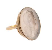 A CARVED INTAGLIO AGATE DRESS RING