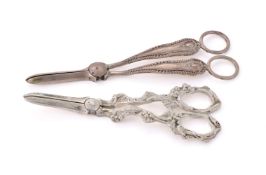 A PAIR OF VICTORIAN SILVER GRAPE SCISSORS
