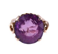 A 1960S SYNTHETIC COLOUR CHANGE SAPPHIRE RING