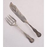 A PAIR OF VICTORIAN SILVER QUEEN'S PATTERN FISH SERVERS