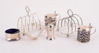 A COLLECTION OF SILVER ITEMS