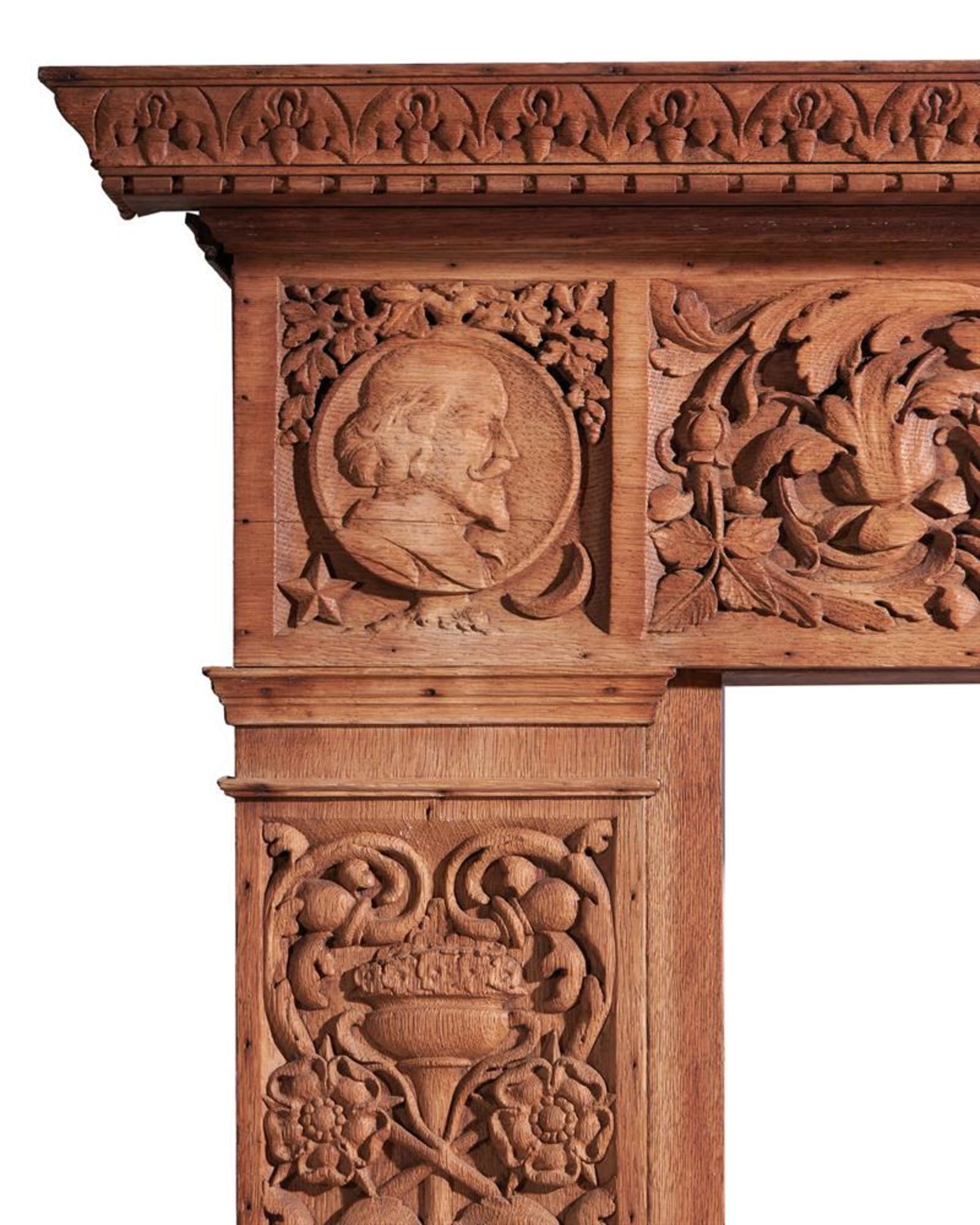 A VICTORIAN RENAISSANCE REVIVAL CARVED OAK CHIMNEYPIECE, LATE 19TH CENTURY - Bild 3 aus 6