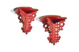 A PAIR OF 'CHINOISERIE' RED PAINTED AND PARCEL GILT WALL BRACKETS, LATE 19TH/ EARLY 20TH CENTURY 26