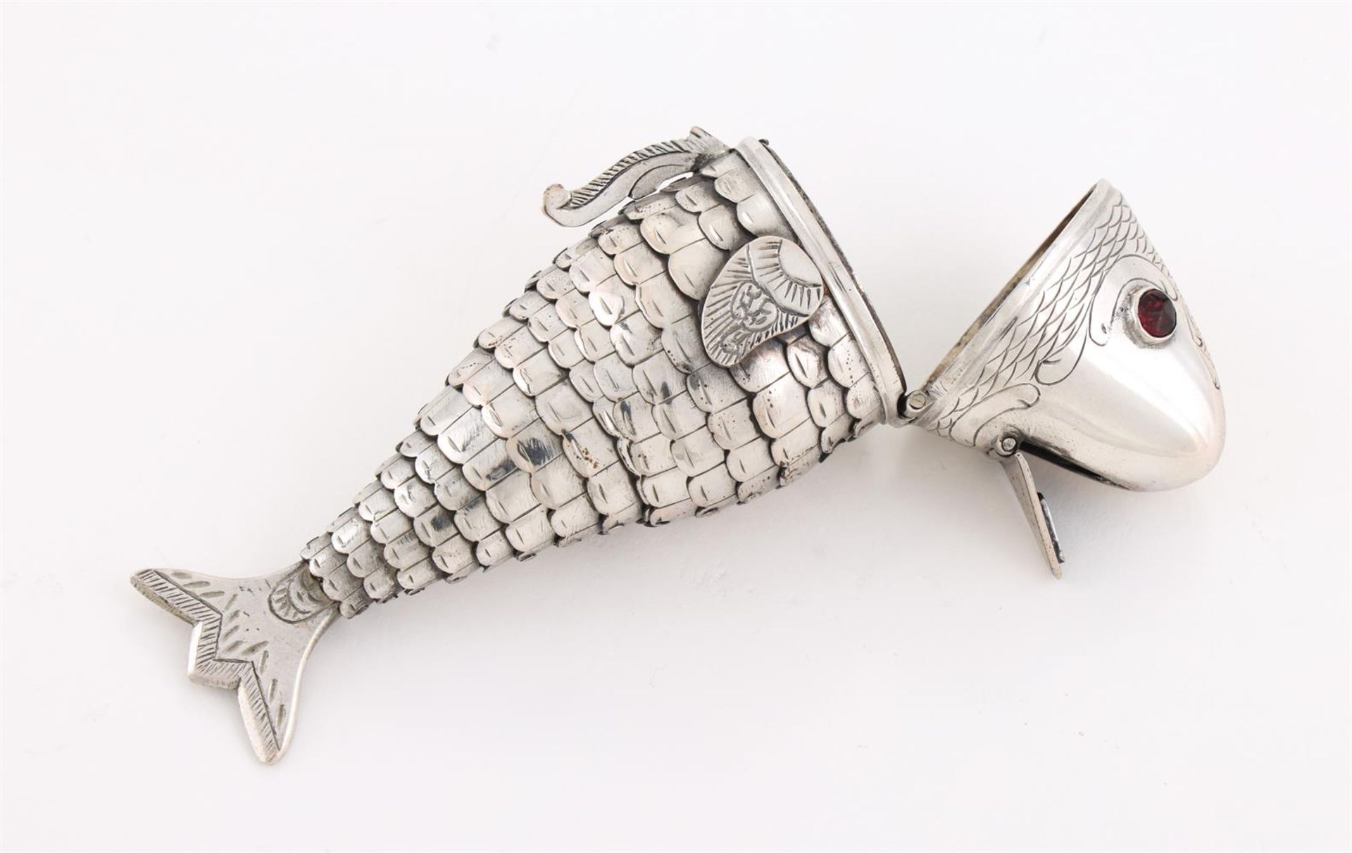 A SILVER COLOURED ARTICULATED FISH BOX, UNMARKED, 20TH CENTURY - Image 2 of 2