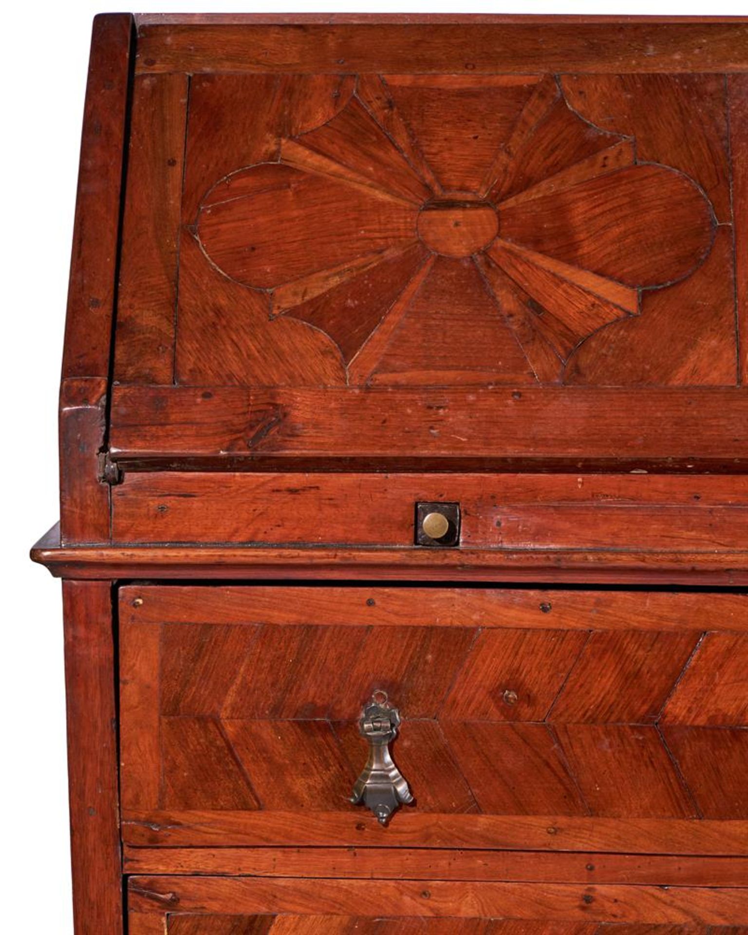 A CROSSBANDED WALNUT BUREAU NORTH ITALIAN, MID 18TH CENTURY - Bild 7 aus 8