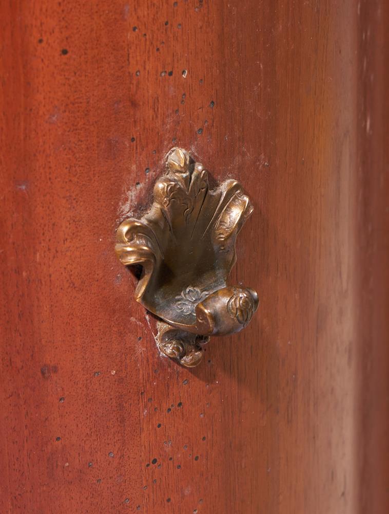 A PAIR OF ITALIAN WALNUT CORNER CUPBOARDS, PROBABLY VENETIAN - Image 4 of 4