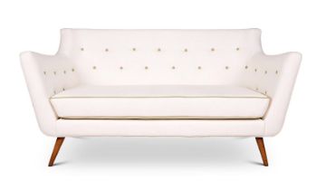 A CREAM LEATHERETTE UPHOLSTERED SOFA, MODERN, IN THE STYLE OF FINN JUHL