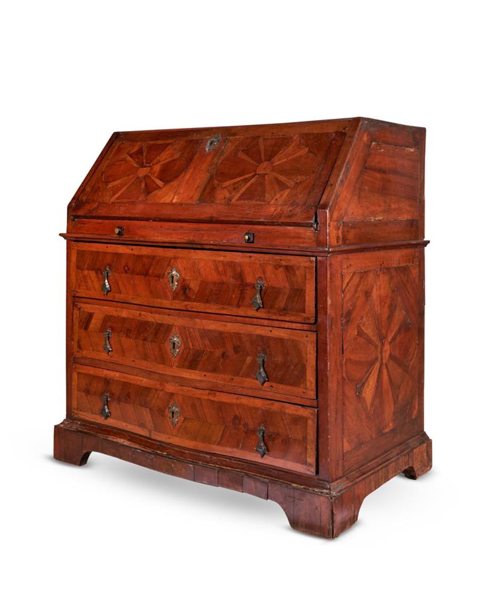 A CROSSBANDED WALNUT BUREAU NORTH ITALIAN, MID 18TH CENTURY - Bild 3 aus 8