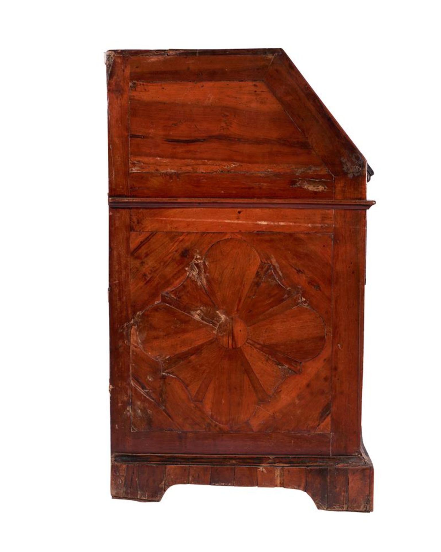 A CROSSBANDED WALNUT BUREAU NORTH ITALIAN, MID 18TH CENTURY - Bild 8 aus 8