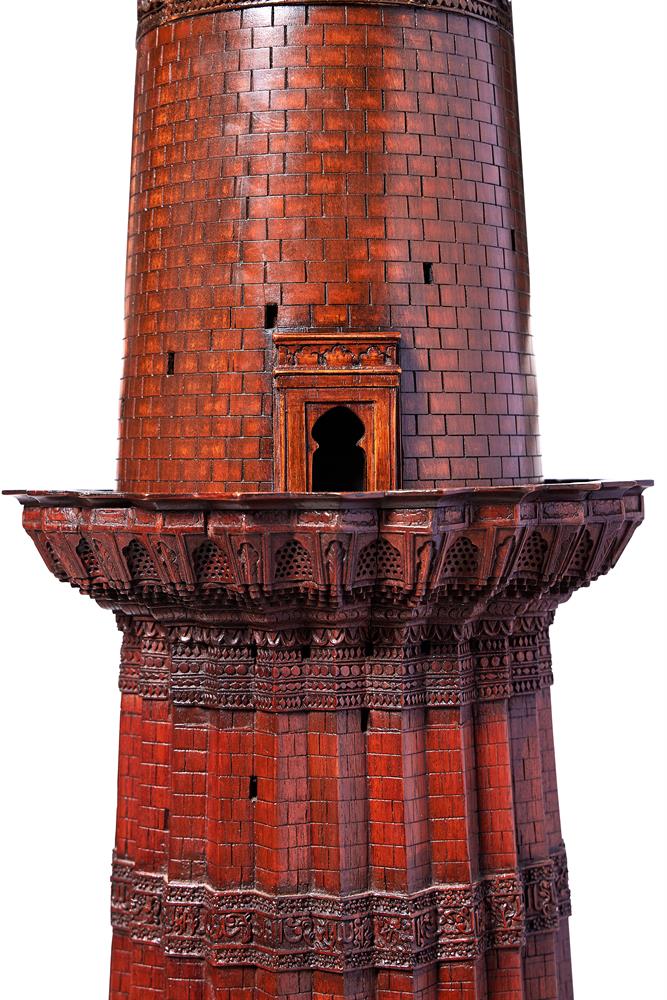 AN INDIAN TEAK MODEL OF THE QUTB MINAR, 19TH CENTURY AND LATER - Bild 2 aus 5