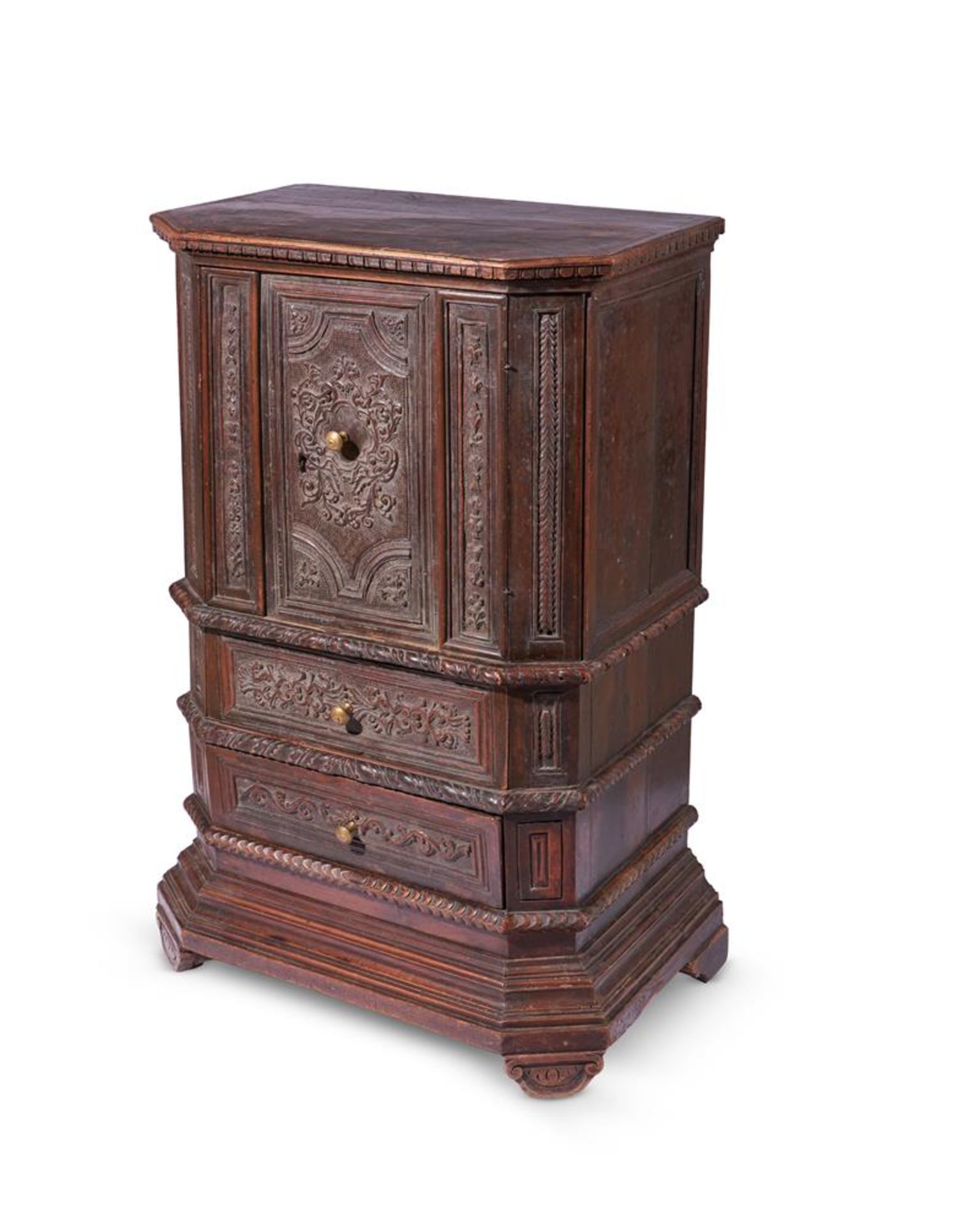 AN ITALIAN WALNUT SIDE CABINET, PIEDMONT OR LIGURIA, EARLY 18TH CENTURY - Bild 3 aus 8