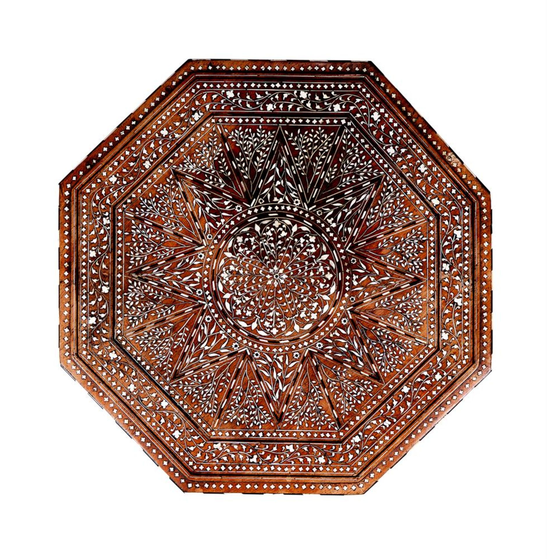 Y AN INDIAN CAMEL BONE IVORY, EBONY AND SILVERED WIRE INLAID HARDWOOD OCTAGONAL TABLE - Bild 2 aus 2