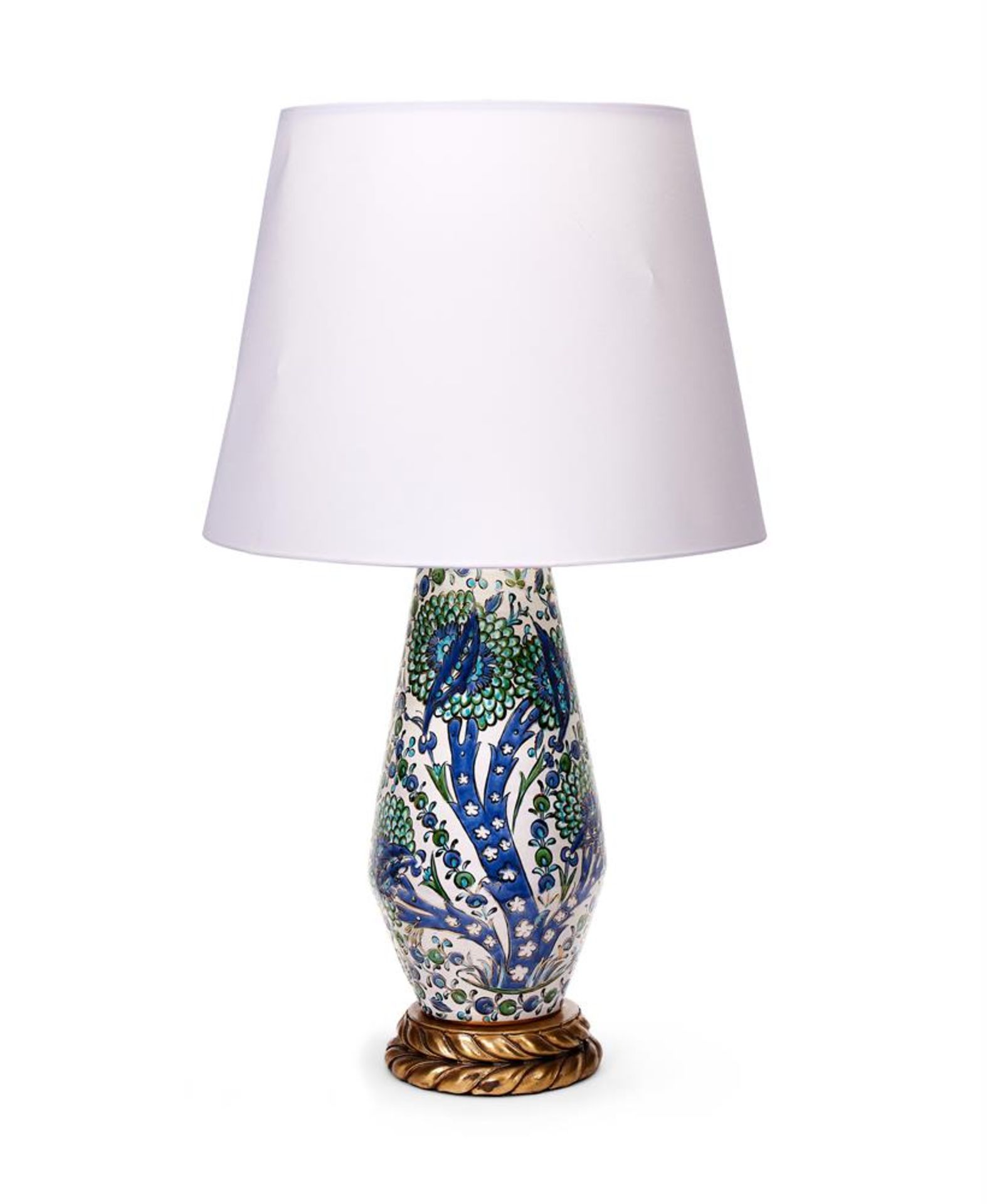 AN ISLAMIC STYLE POTTERY AND GILT METAL LAMP, MODERN