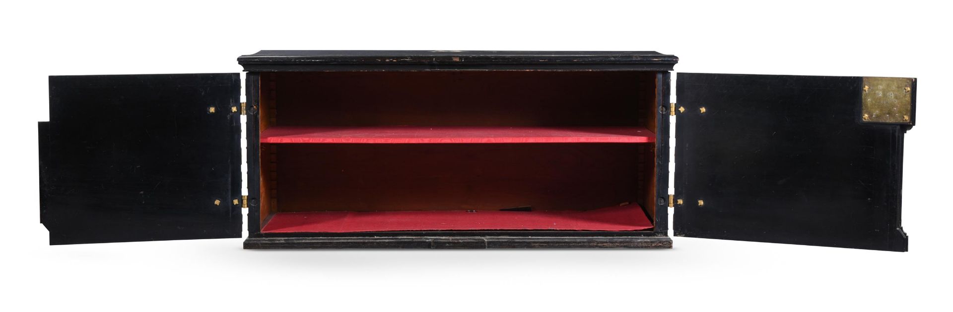 A LARGE EBONISED AND BRASS MOUNTED 'ZANZIBAR' CHEST, EARLY 20TH CENTURY AND LATER - Image 5 of 5