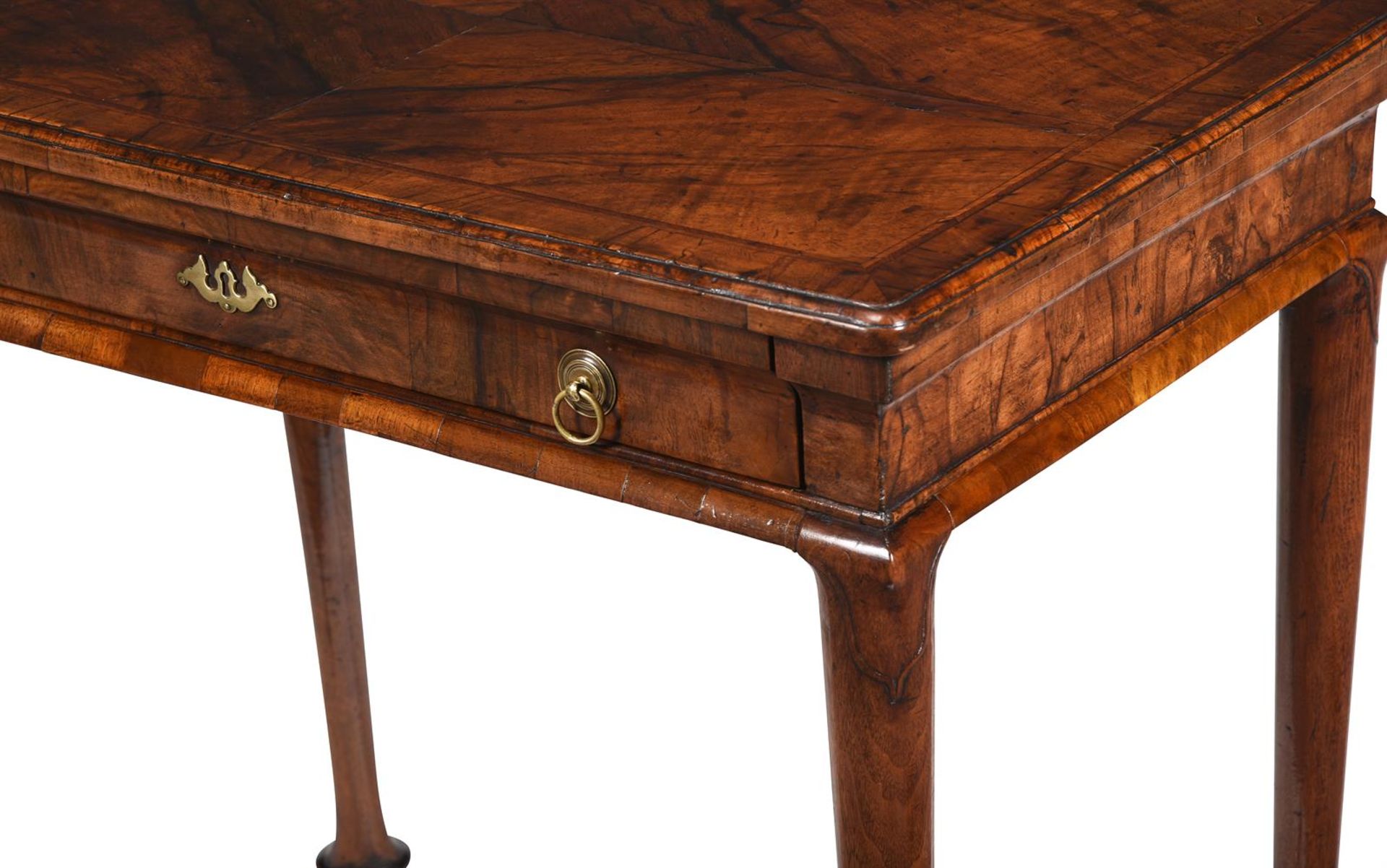 A FINE QUEEN ANNE FIGURED WALNUT SIDE TABLE, CIRCA 1710 - Image 4 of 5