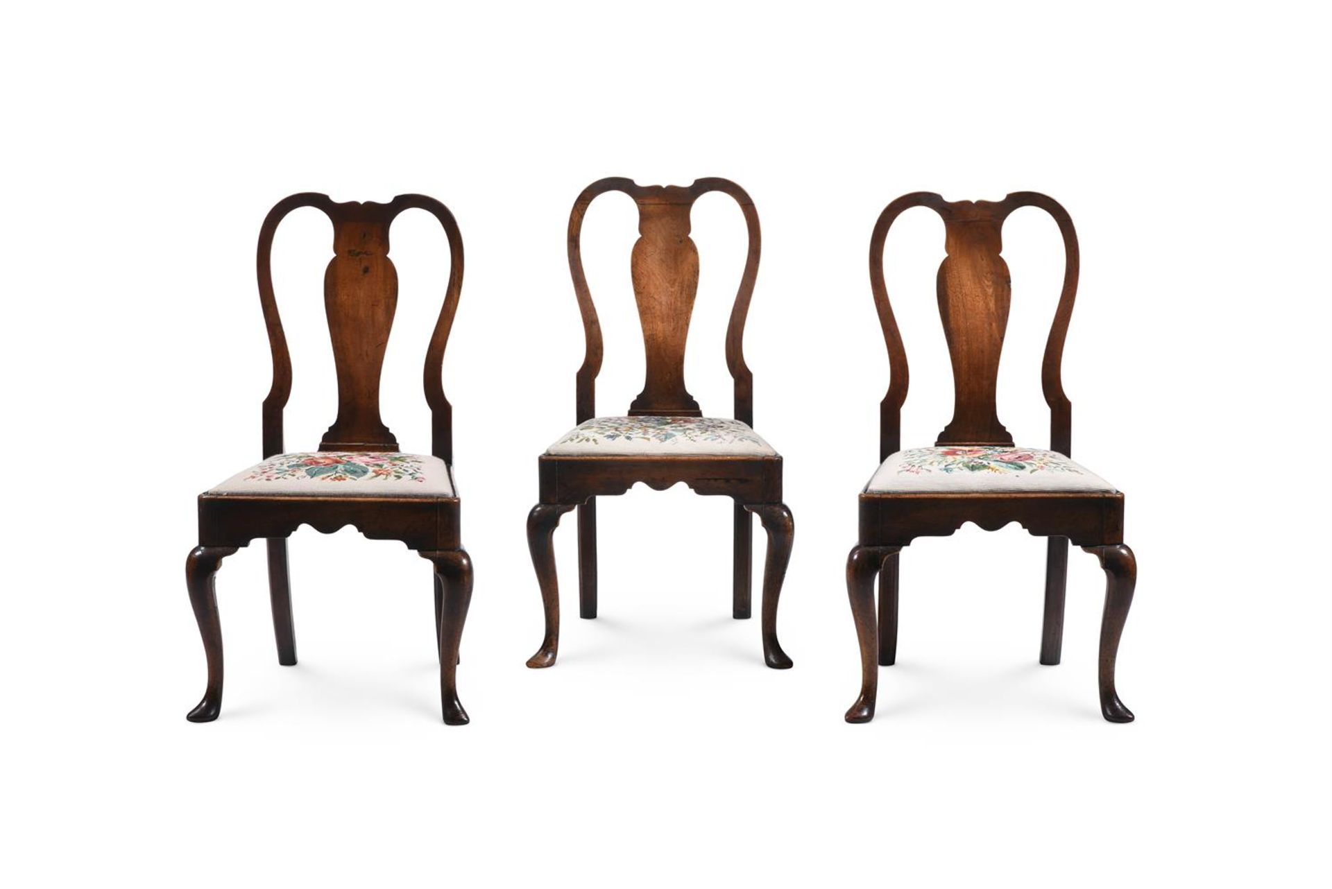 A SET OF FOUR GEORGE I WALNUT CHAIRS, CIRCA 1720 - Bild 2 aus 5