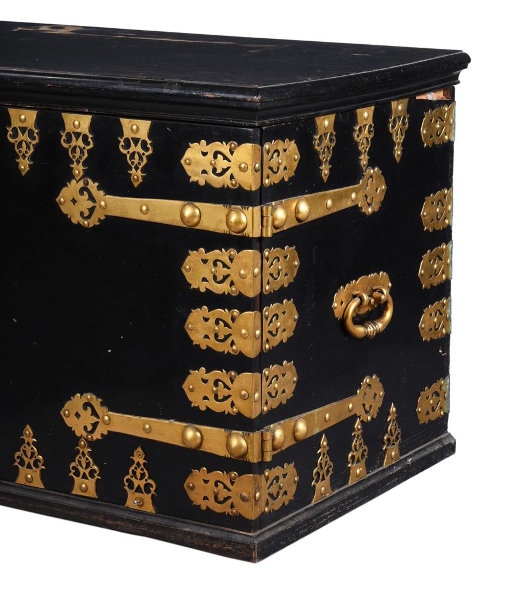 A LARGE EBONISED AND BRASS MOUNTED 'ZANZIBAR' CHEST, EARLY 20TH CENTURY AND LATER - Image 3 of 5
