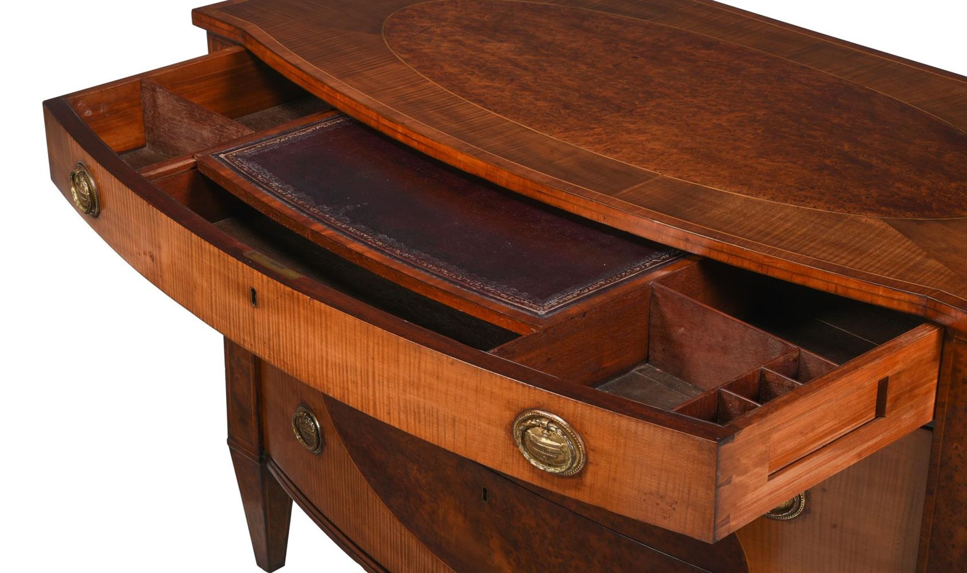 A GEORGE III HAREWOOD AND BURR YEW BOWFRONT COMMODE, CIRCA 1760 - Bild 4 aus 8