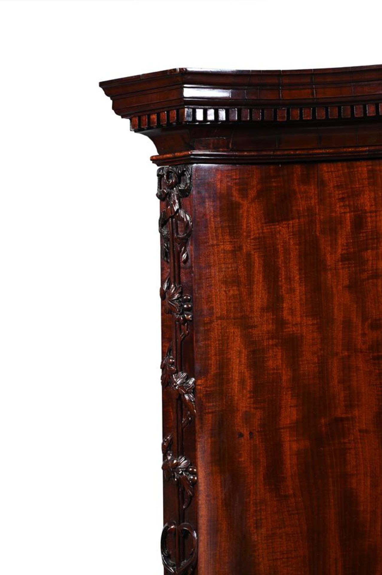 A GEORGE III FIGURED AND CARVED MAHOGANY SERPENTINE CLOTHES PRESS IN THE MANNER OF WILLIAM GOMM - Image 2 of 6