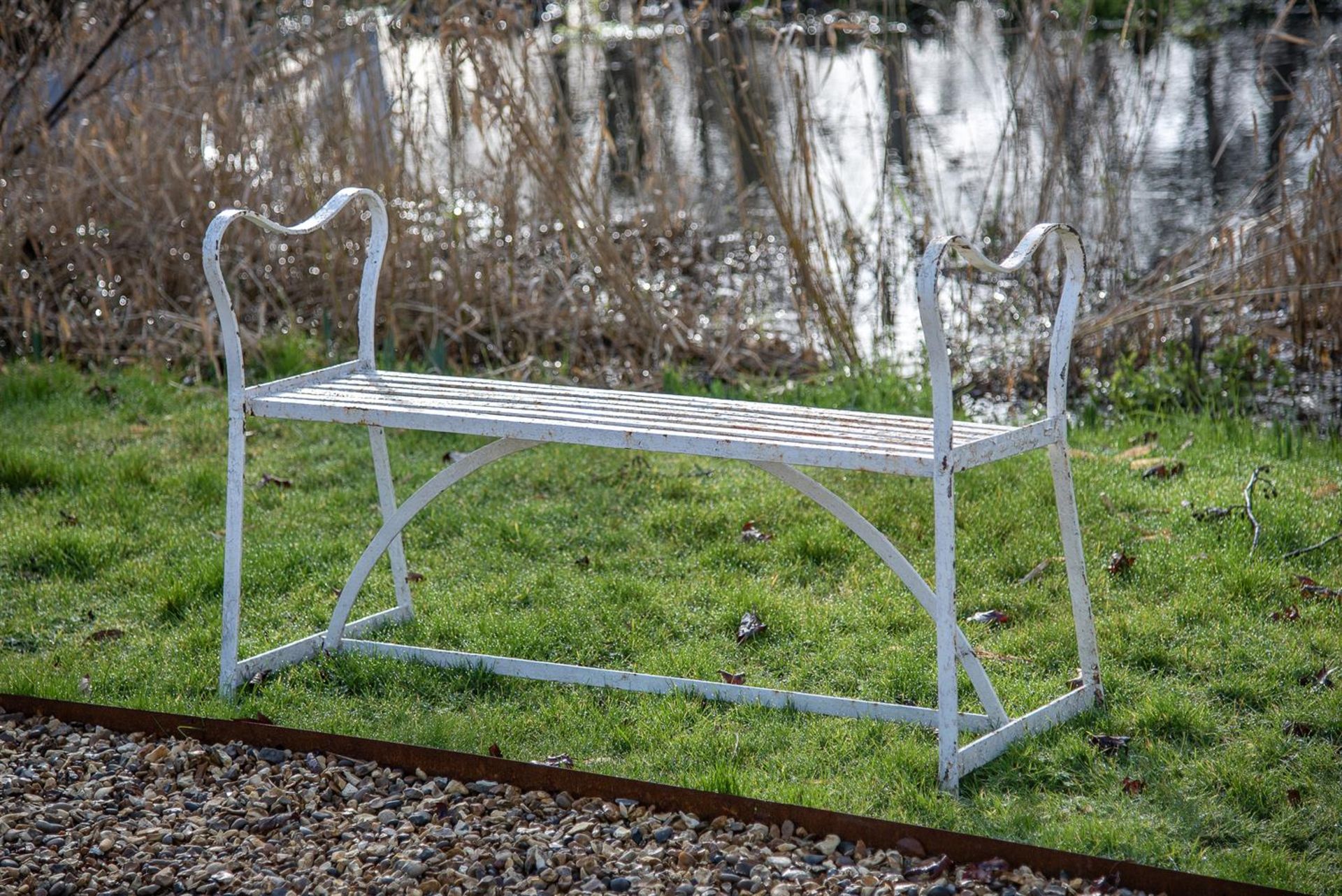 A RARE PAIR OF REGENCY WROUGHT IRON BENCHES, EARLY 19TH CENTURY - Bild 3 aus 3