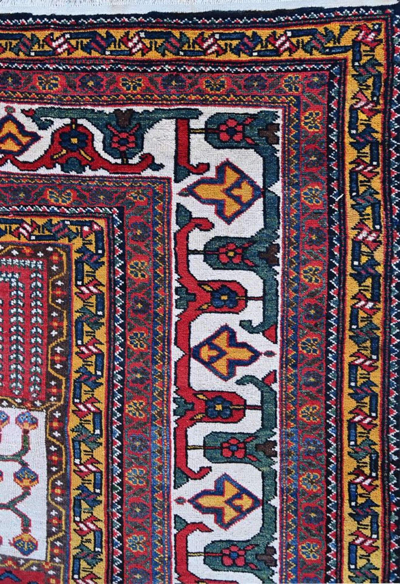 A BAKHTIAR CARPET, CIRCA 1880, approximately 454 x 396cm - Bild 3 aus 3