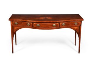 Y A GEORGE III MAHOGANY, TULIPWOOD CROSSBANDED AND INLAID SERPENTINE FRONTED SERVING TABLE, CIRCA 17