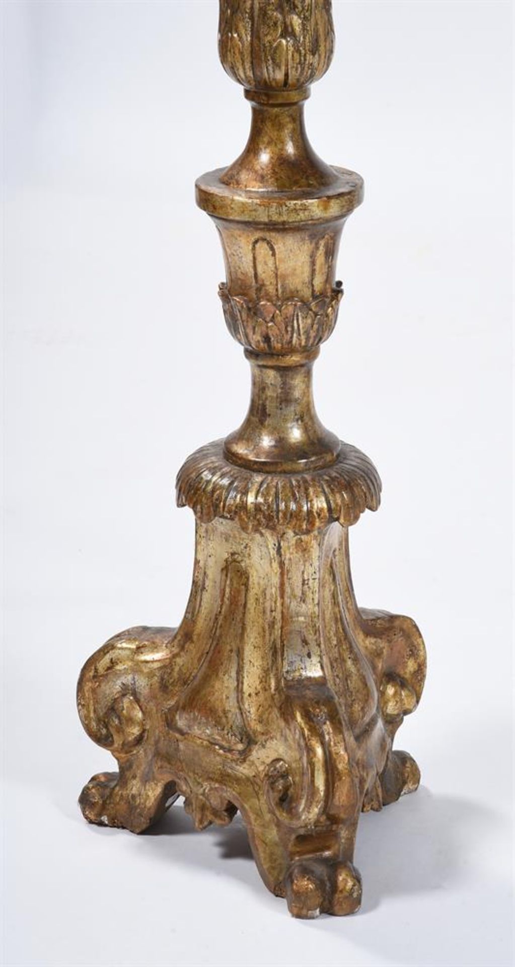A PAIR OF ITALIAN GILTWOOD ALTAR CANDLESTICKS, 18TH CENTURY - Image 3 of 3
