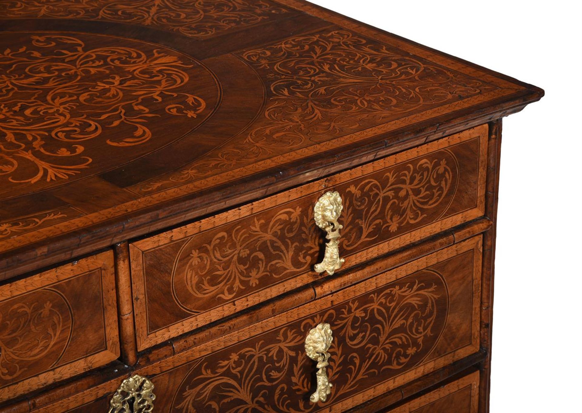A FINE WILLIAM & MARY WALNUT AND SEAWEED MARQUETRY CHEST OF DRAWERS, CIRCA 1690 - Image 5 of 9