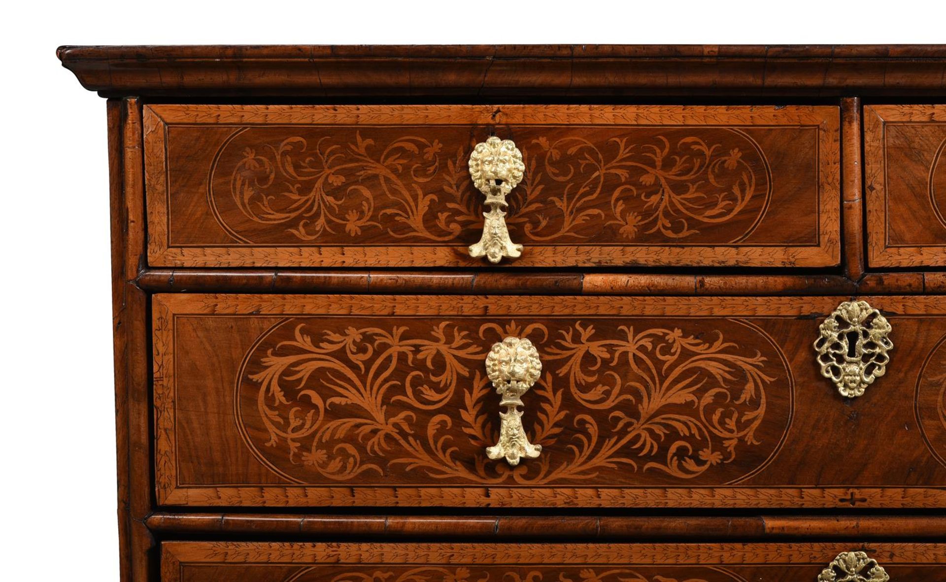 A FINE WILLIAM & MARY WALNUT AND SEAWEED MARQUETRY CHEST OF DRAWERS, CIRCA 1690 - Image 7 of 9