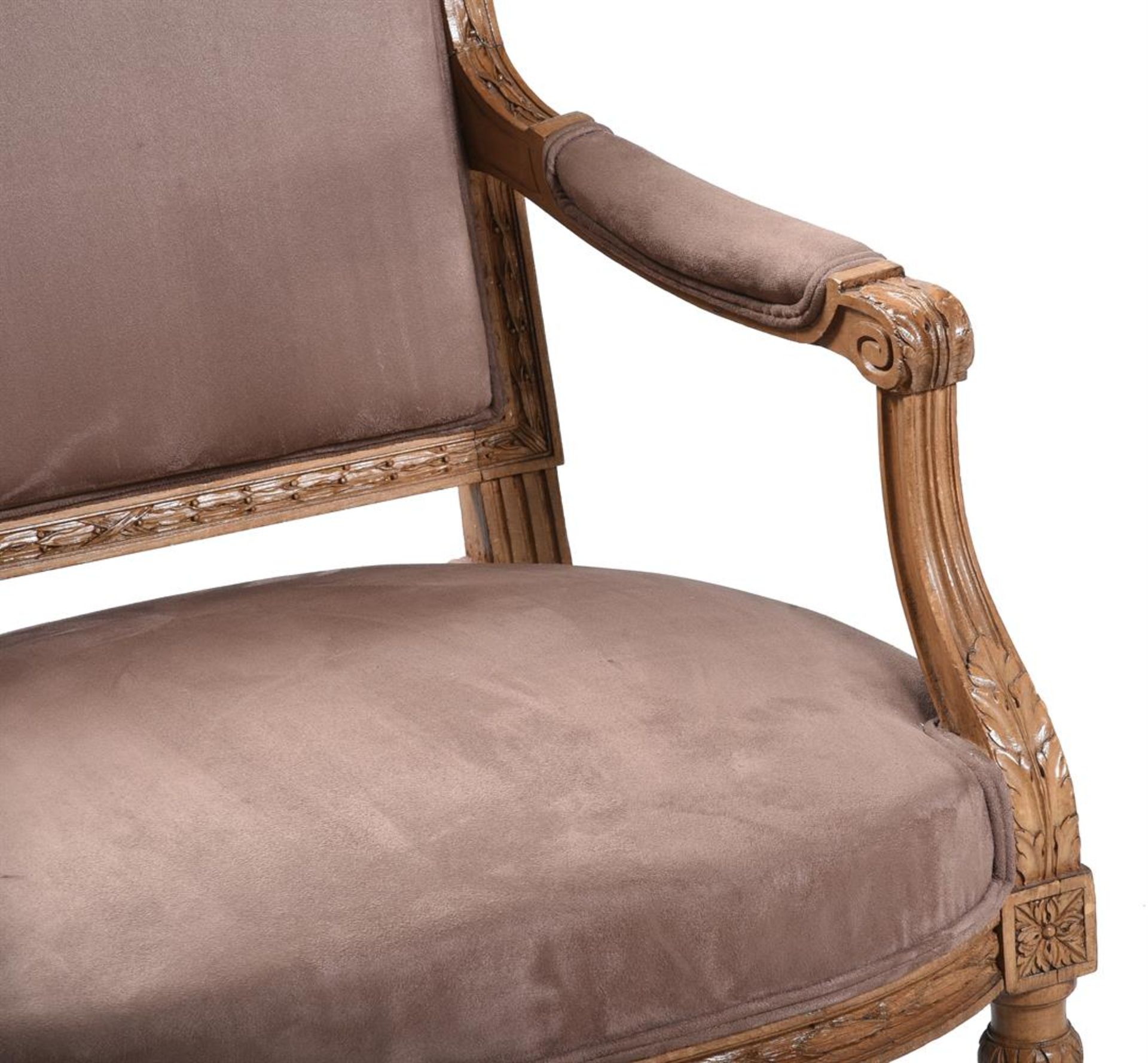 A PAIR OF CARVED BEECH ARMCHAIRSIN LOUIS XVI STYLE, LATE 19TH OR EARLY 20TH CENTURY - Bild 2 aus 4