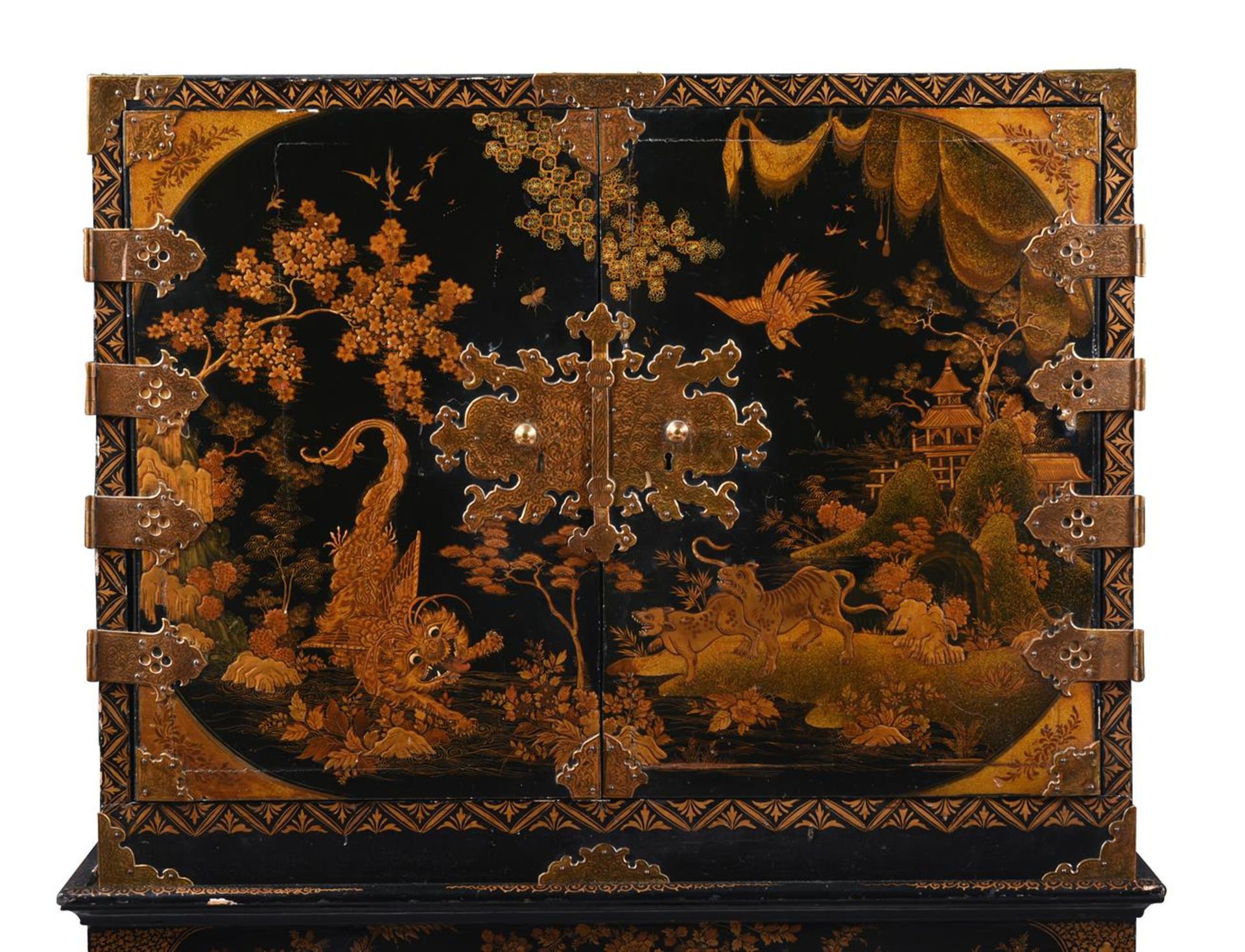 A BLACK LACQUER AND GILT CHINOISERIE DECORATED CABINET ON STAND, 18TH CENTURY - Image 3 of 7