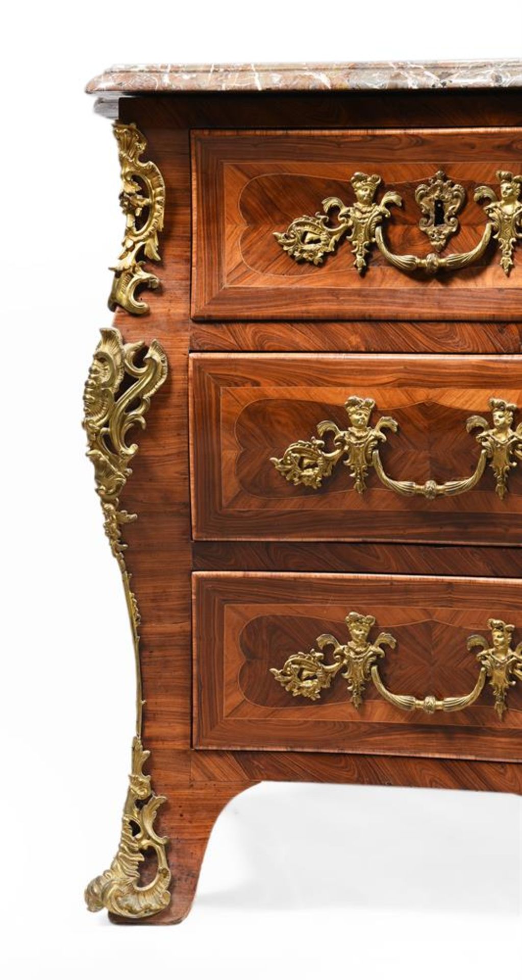 Y A LOUIS XV KINGWOOD, TULIPWOOD PARQUETRY AND GILT METAL MOUNTED COMMODE, FIRST HALF 18TH CENTURY - Bild 3 aus 6