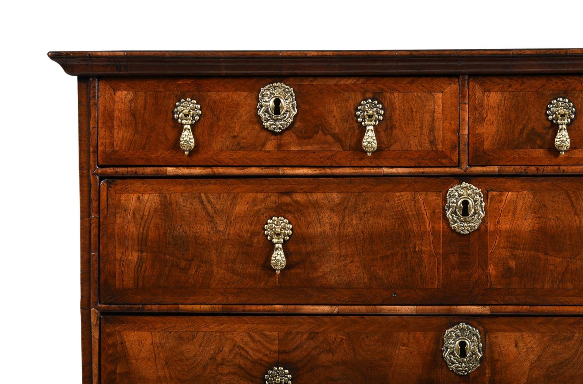 A WILLIAM & MARY FIGURED WALNUT AND FEATHERBANDED CHEST OF DRAWERS, CIRCA 1690 - Image 5 of 6