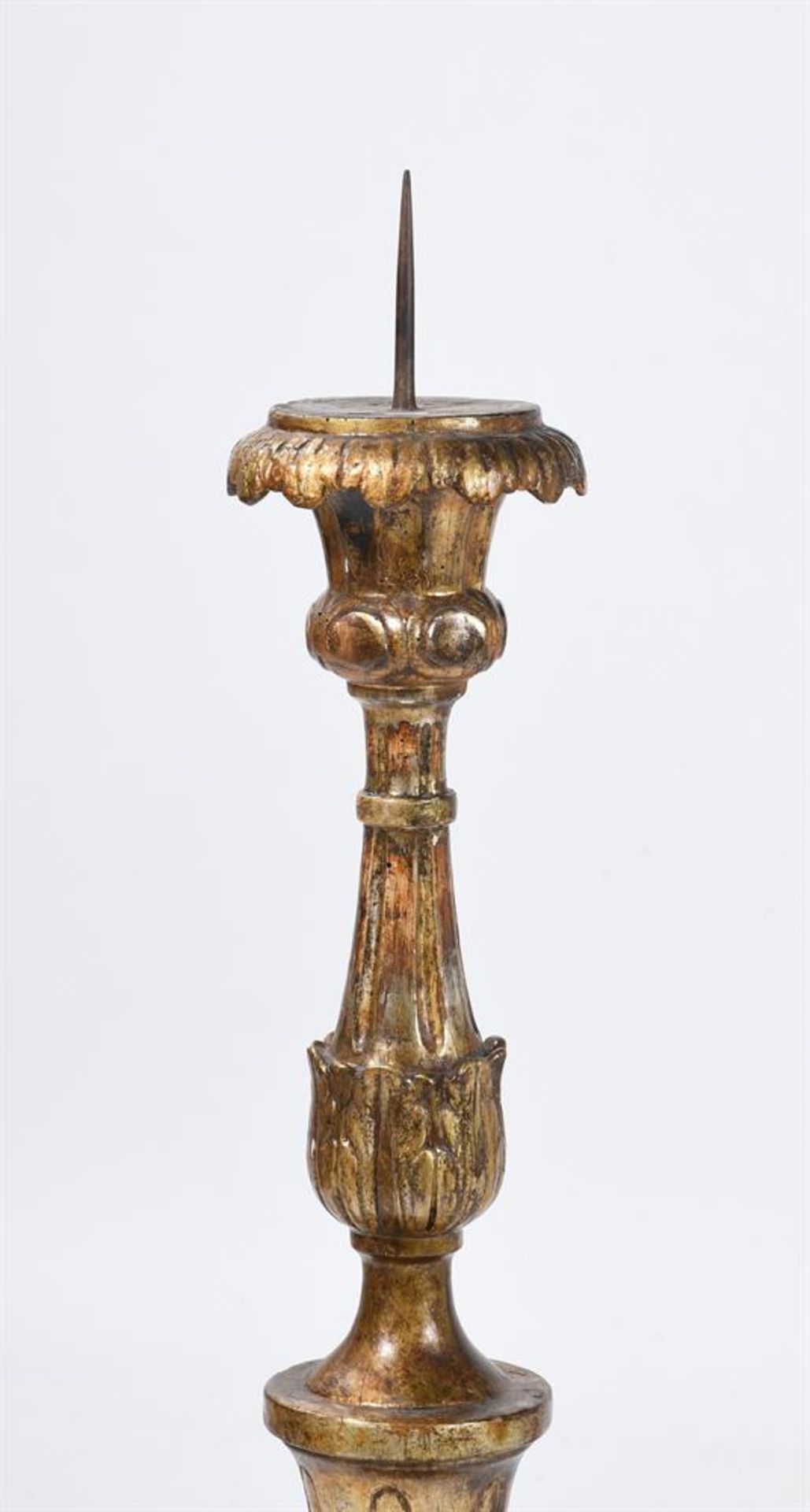 A PAIR OF ITALIAN GILTWOOD ALTAR CANDLESTICKS, 18TH CENTURY - Image 2 of 3