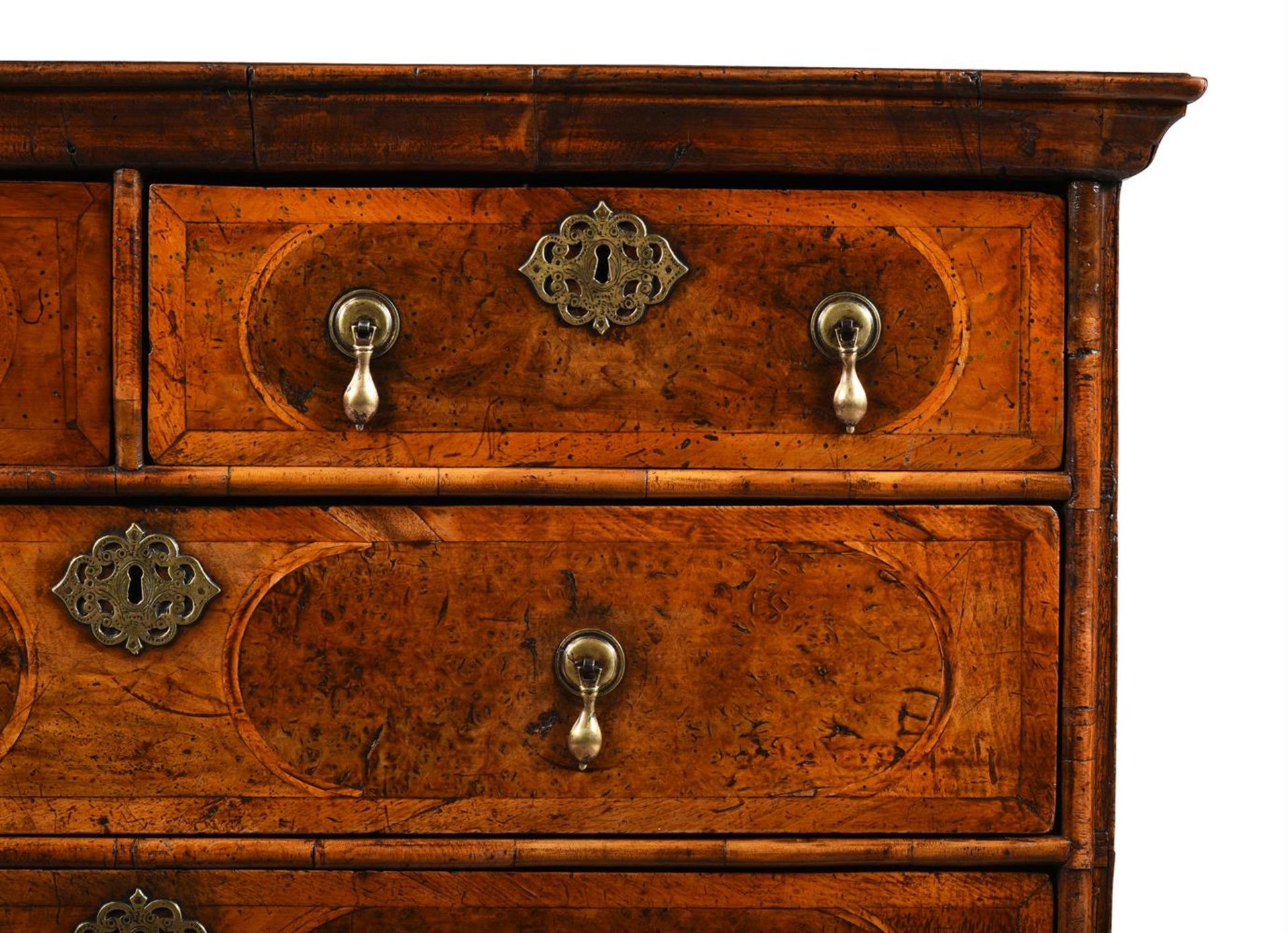 A WILLIAM & MARY BURR YEW, FIGURED WALNUT AND FEATHER BANDED CHEST OF DRAWERS, CIRCA 1690 - Bild 5 aus 5