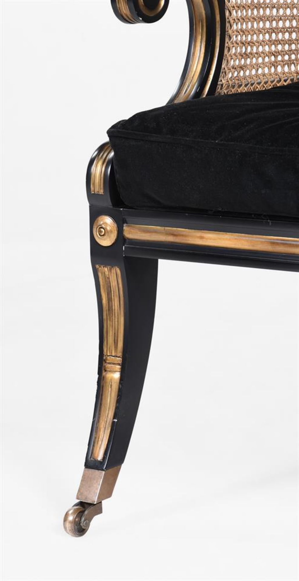 A PAIR OF EBONISED AND PARCEL GILT LIBRARY ARMCHAIRS, IN REGENCY STYLE, OF RECENT MANUFACTURE - Bild 4 aus 4