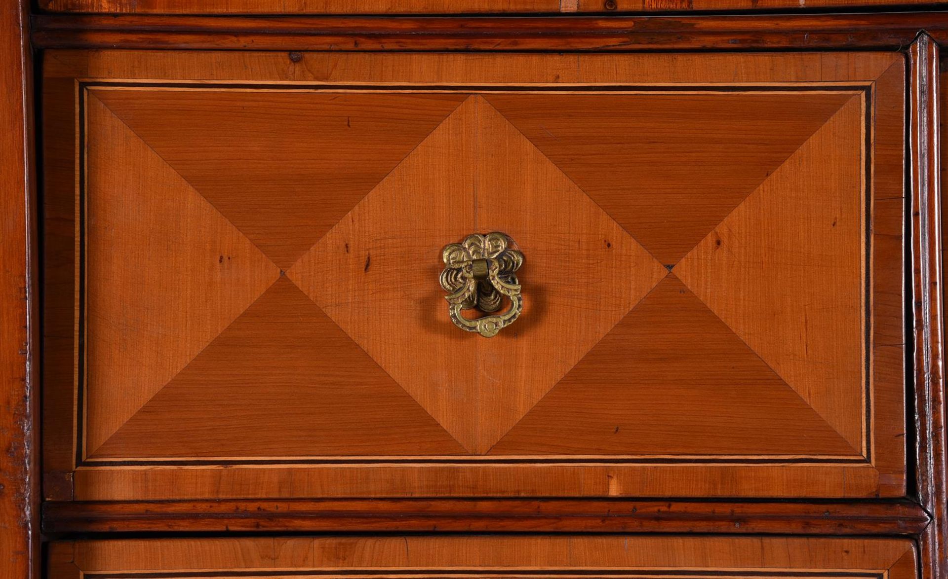 AN UNUSUAL YEW WOOD CABINET ON CHEST, 18TH CENTURY - Image 7 of 7